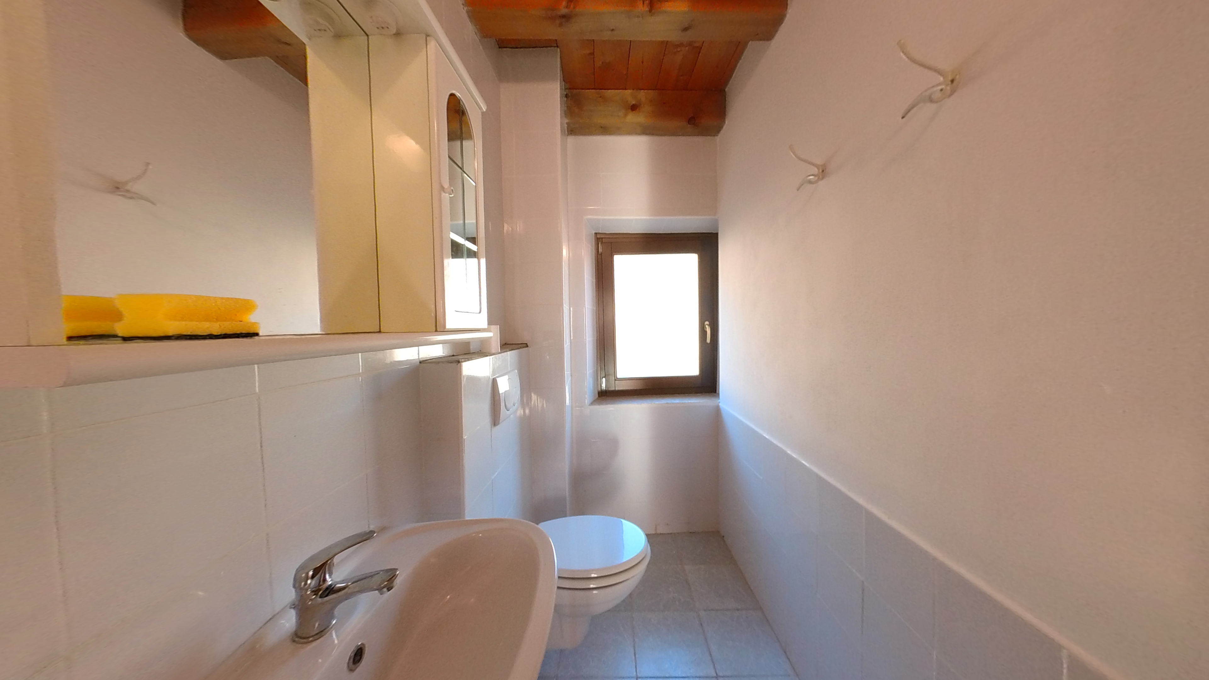 Dettaglio dei bagni e delle docce del rifugio