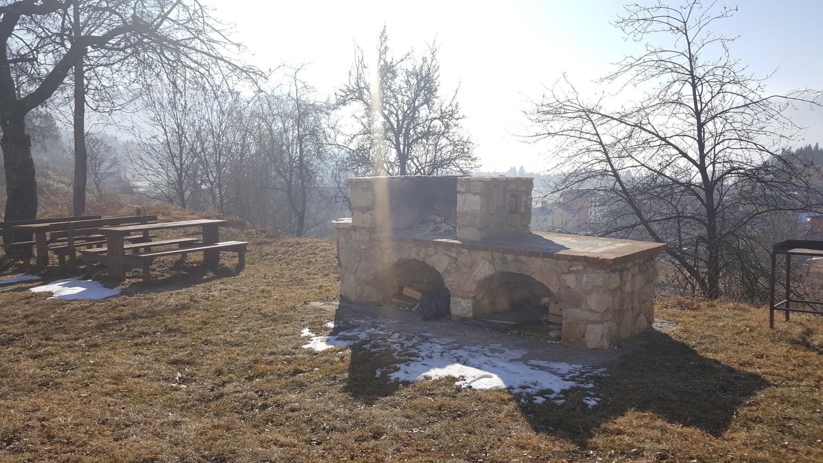 Angolo barbecue per grigliate di gruppo