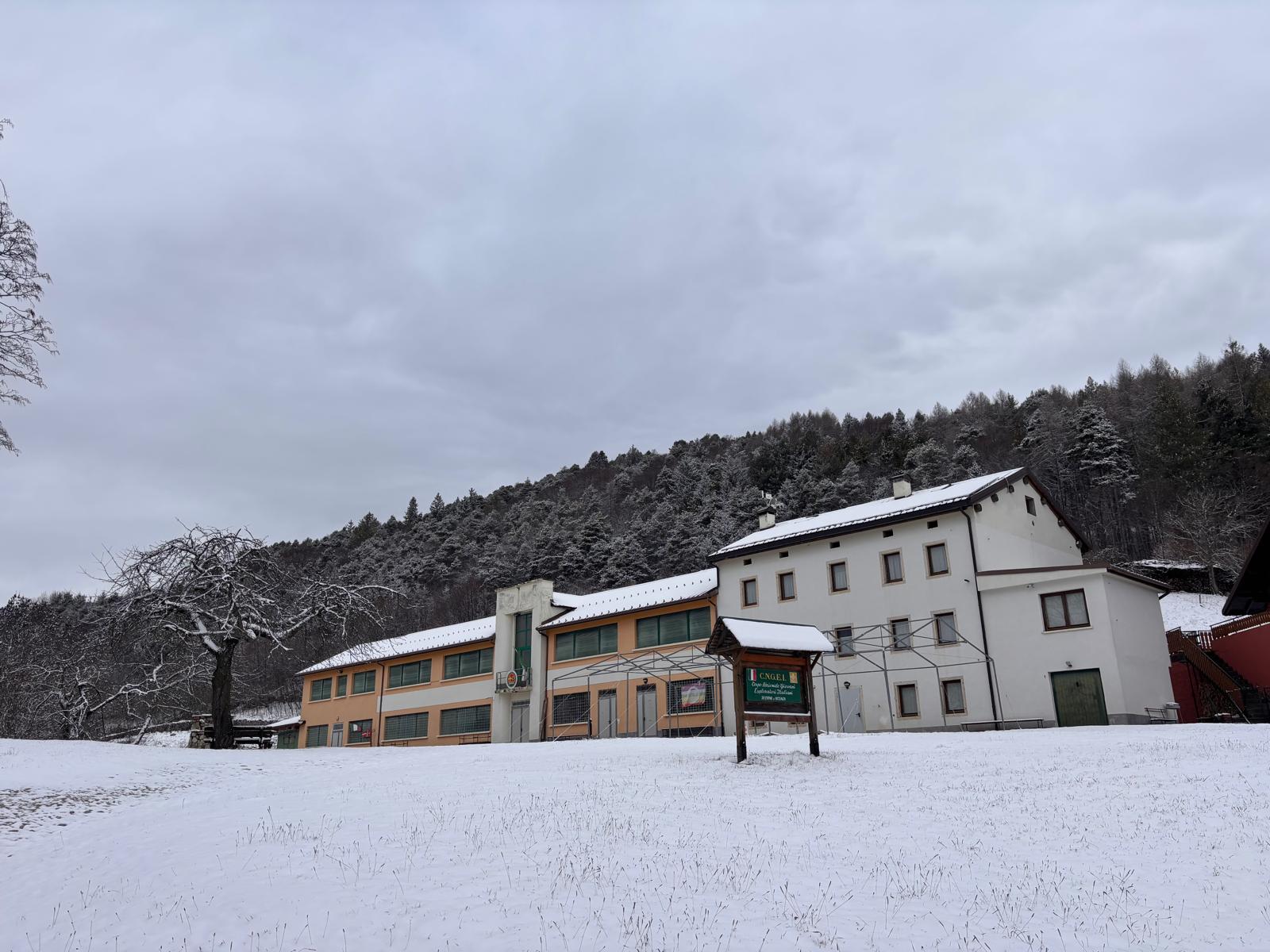 Esterno del Rifugio Scout Vicenza a Rotzo, una grande casa per gruppi sull'Altopiano di Asiago.